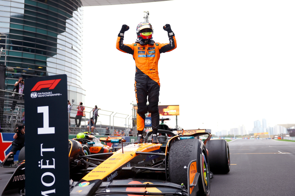 索伯车队鏖战哈斯车队,皮亚斯特里高光表现 索伯车队鏖战哈斯车队,皮亚斯特里高光表现