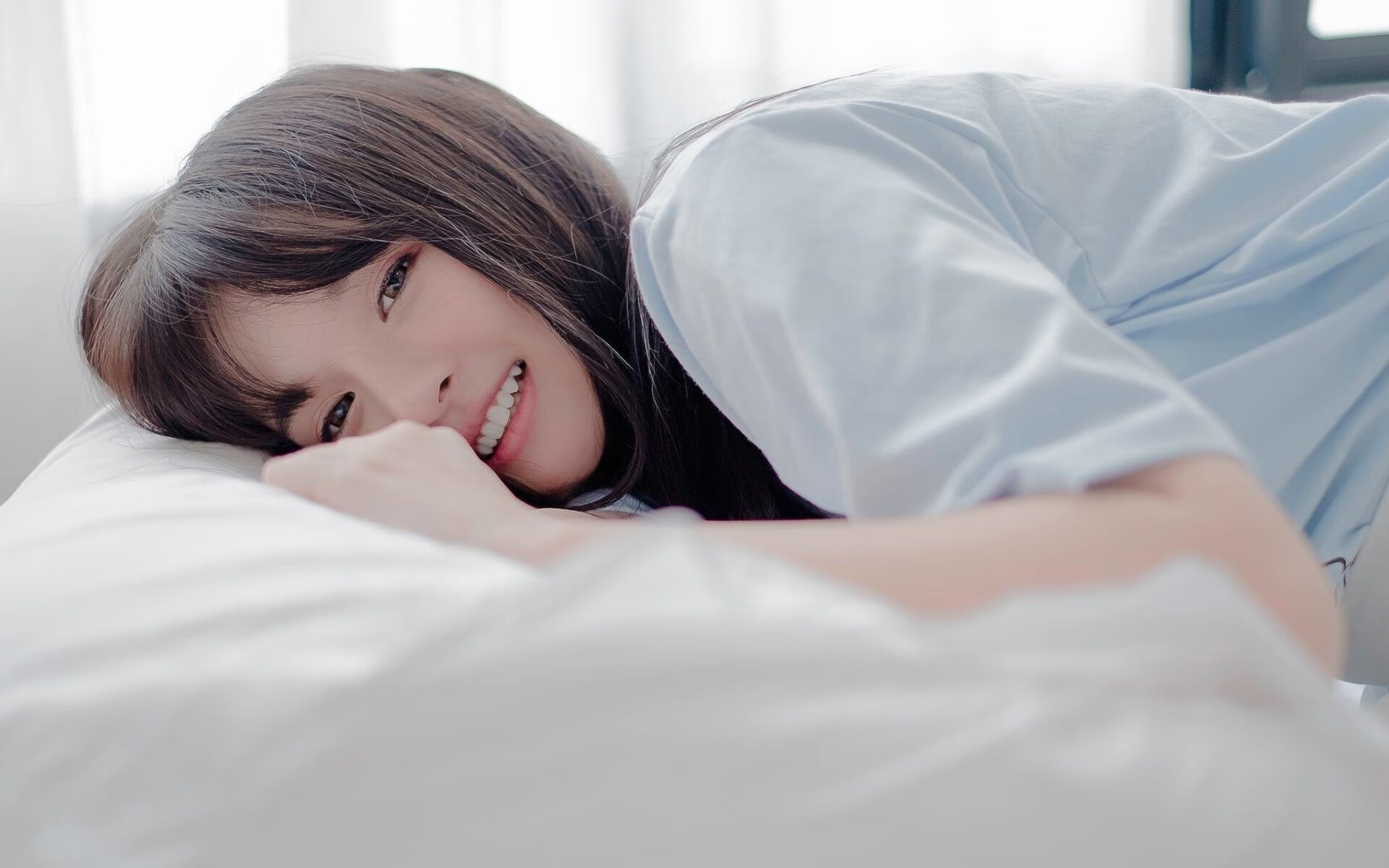 当火山灰笼罩安达卢西亚，塞维利亚的临时主场，与范戴克冰岛之队的逆袭