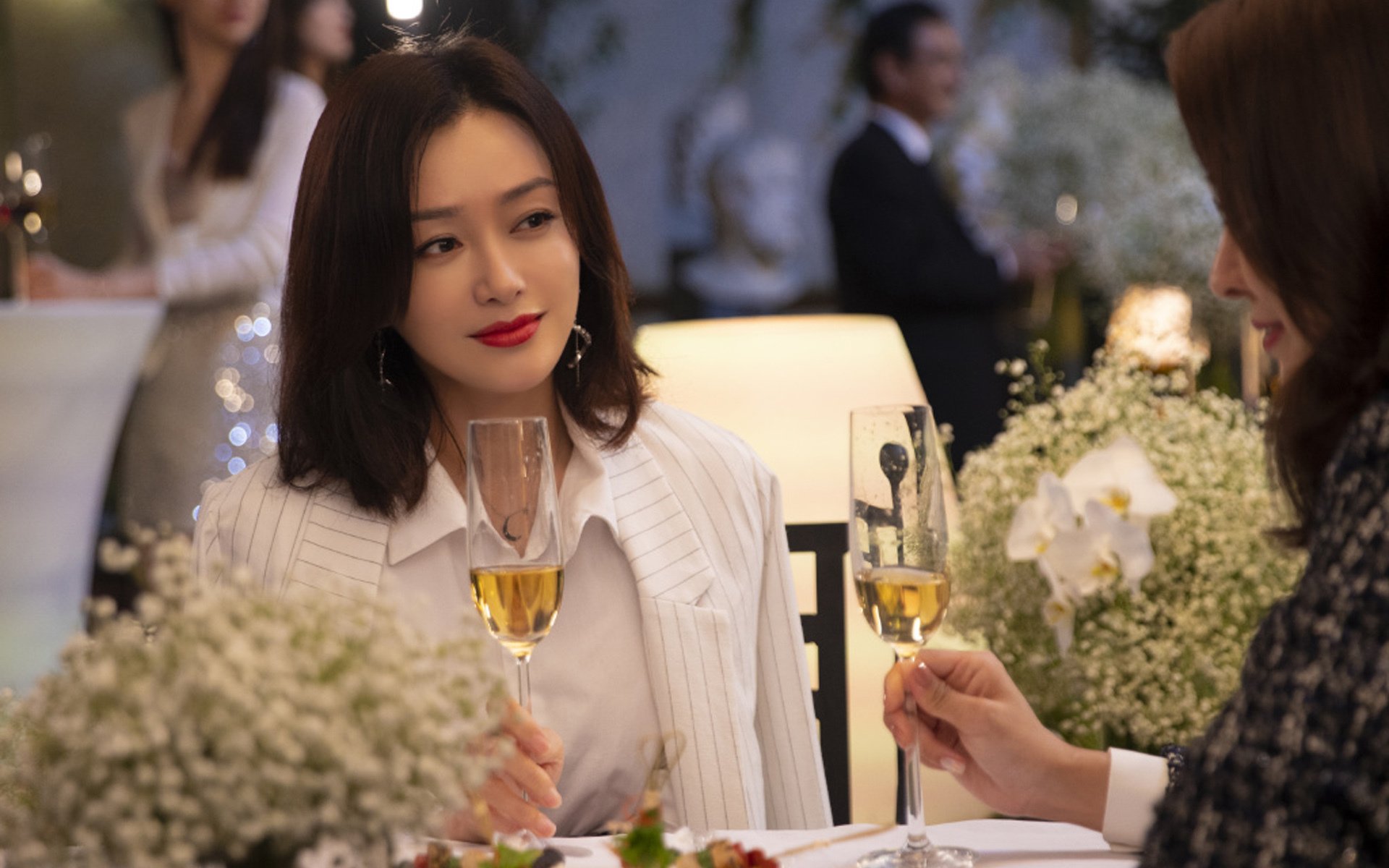 开云体育入口-赛道即猎场，当詹姆斯在F1街道赛的霓虹中踩下死亡节拍